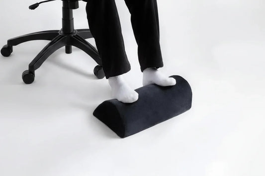 Reposapiés para escritorio — cuándo lo necesitas aunque tengas silla ergonómica